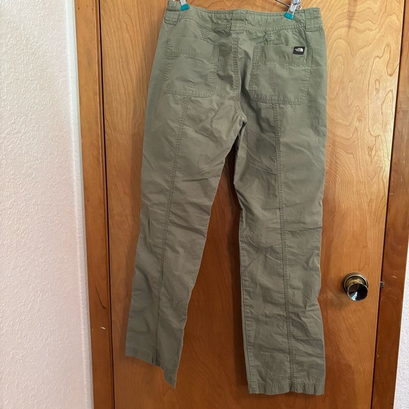 The North Face Women's Olive Green Convertible Outdoor Utility Pants, Size 4 - Picture 5 of 8